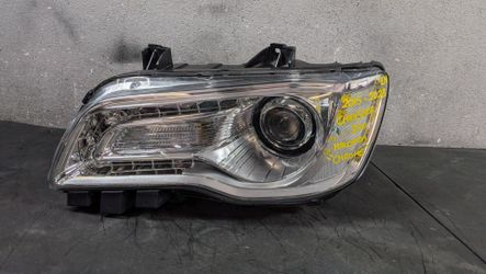 2015-2016-2017-2018-2019-2020-2021-2022-2023 CHRYSLER 300 LEFT HEADLIGHT HALOGEN OEM USED #11005