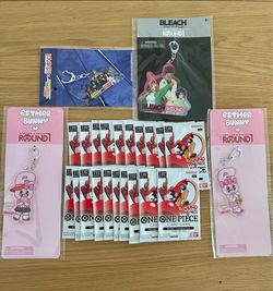 (20) One piece x Round 1 Promo Packs includes keychains