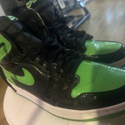 NIKE- Black & Green