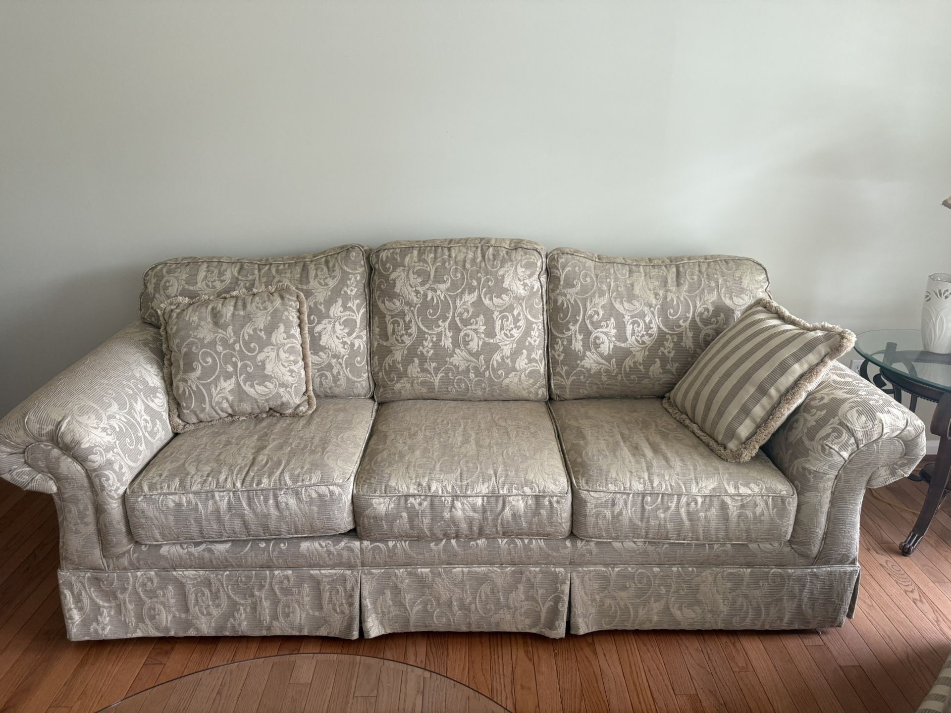 Couch With 2 Chairs