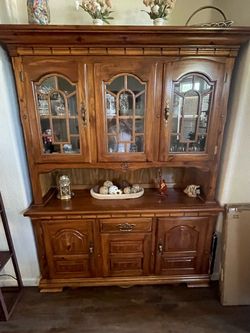 Hutch /China cabinet