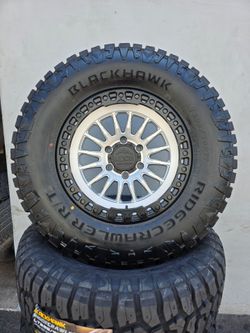 17" LOCK GRIT w/ 33" Ridgecrawler RT tires