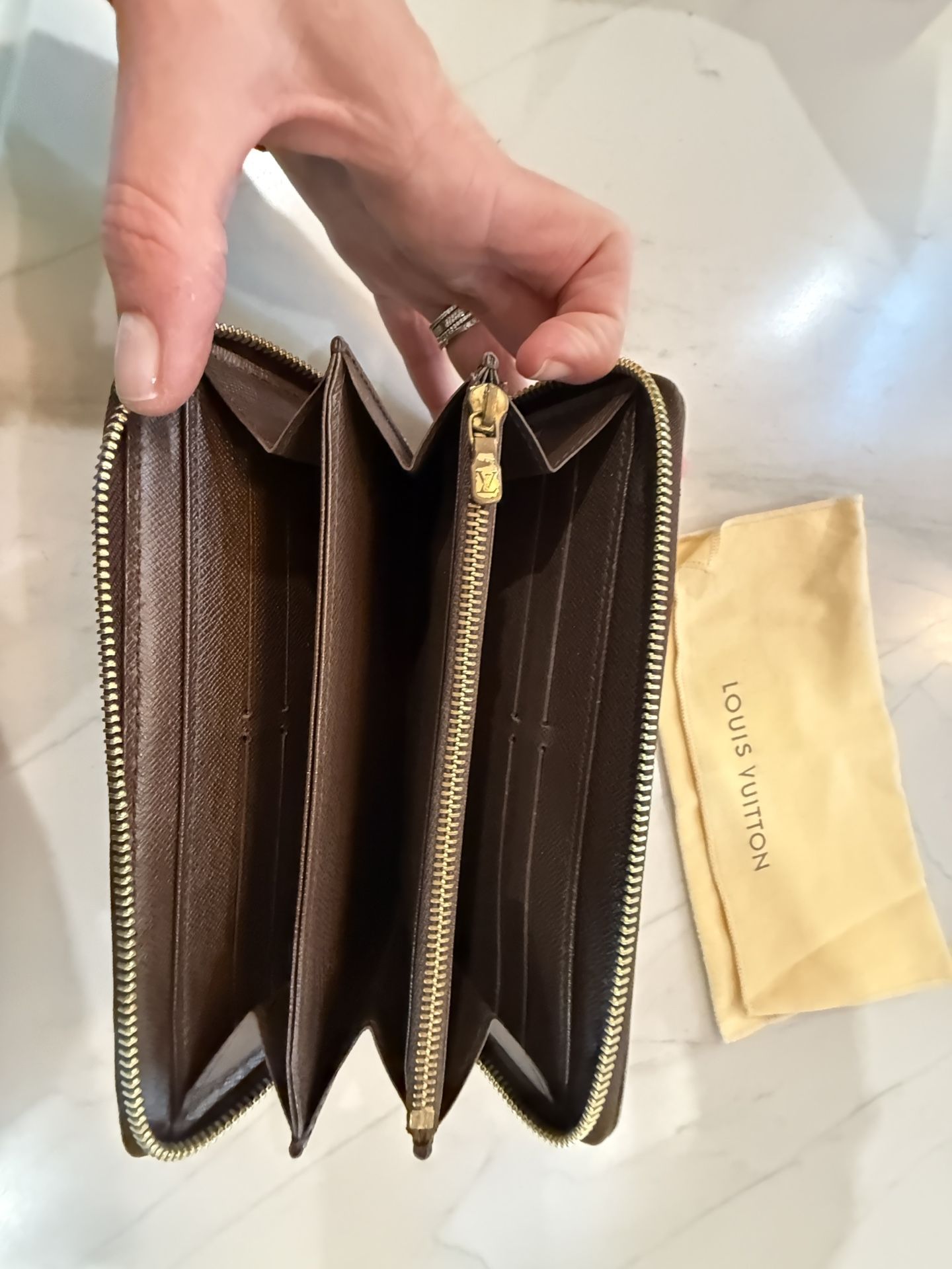 Louis Vuitton Zippy Wallet Damier Ebene (Used
