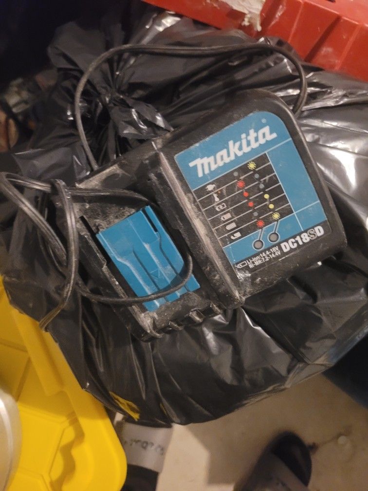 Makita Charger