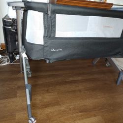 Dream On Me Bedside Bassinet 