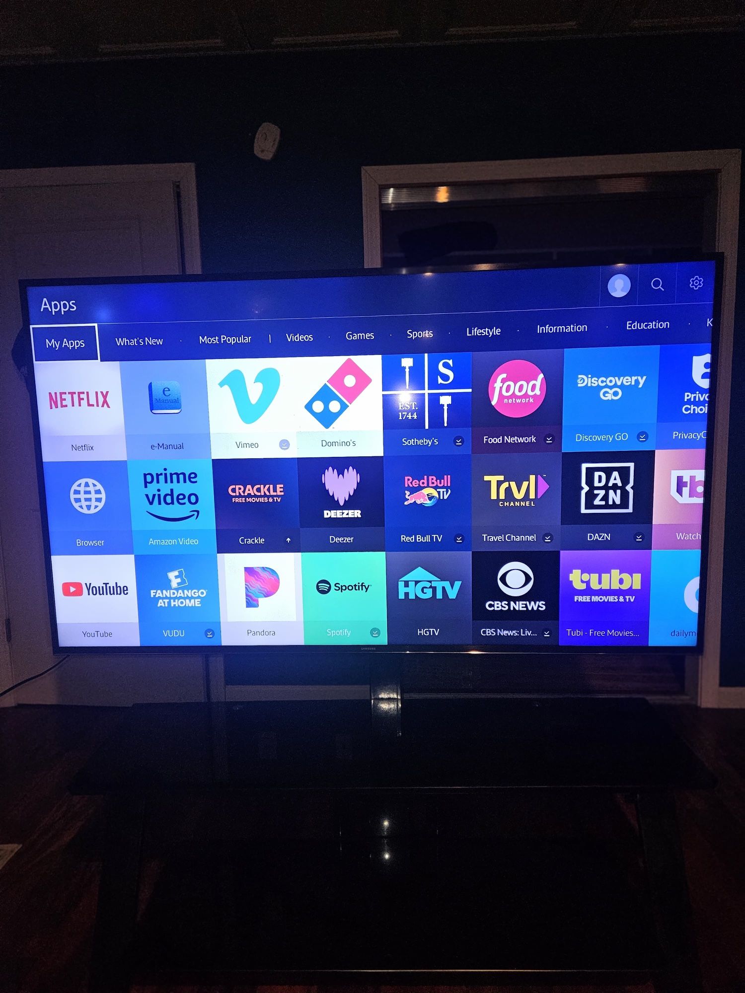 65” Samsung UHD Smart TV ( Tv Mount & Stand Included )