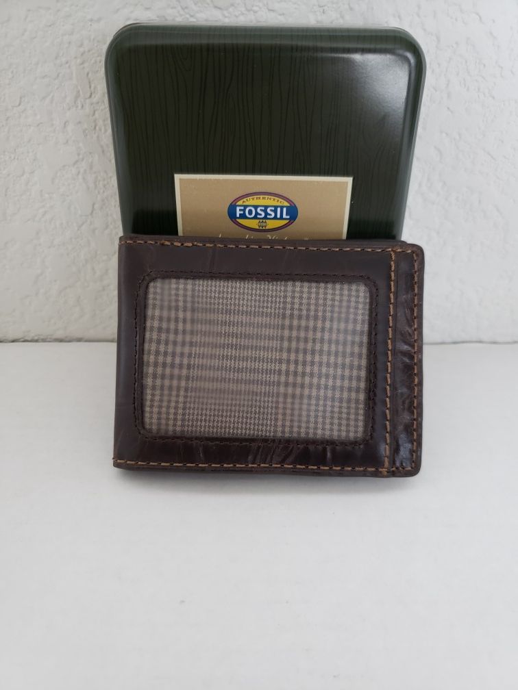 New Men's Fossil Leather Wallet with Money Clip