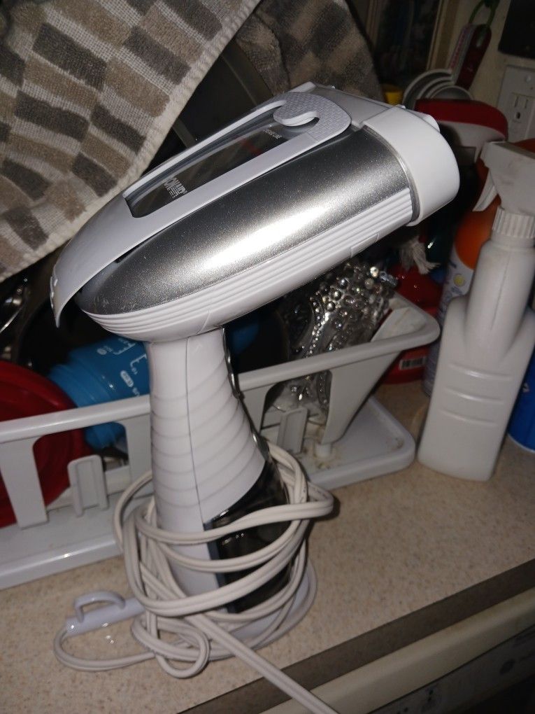 Conair Hand Held Cloths Etc Steamer New Paid 49.99 Amazon Sell 15 Firm