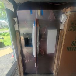 GE fridge new inbox 25.3 cubic  feet 1 year manucfature warranty  ready to deliver $1499 brand new inbox water and ice duspenser