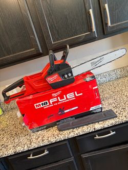 Milwaukee M18 FUEL Cordless Chainsaw
