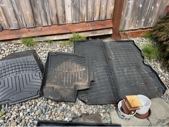 2019 Nissan pathfinder floor mats