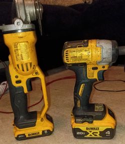 DeWalt 20V Angle Grinder and Impact Driver Set