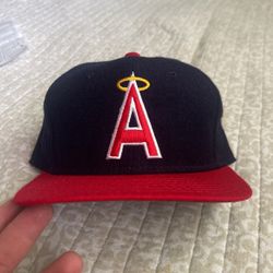 Vintage Angels Fitted Size 71/4