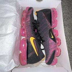 NIKE VAPORMAX SIZE 13