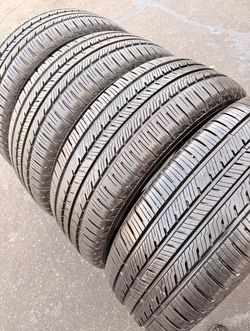 245/60r18 Yokohama tires con 80% de Vida las 4