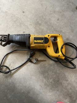 Dealt Reciprocating Saw 