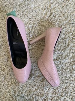 Pink heels - 7.5