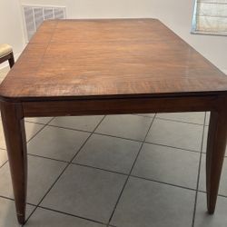 Mesa de comedor con seis sillas 