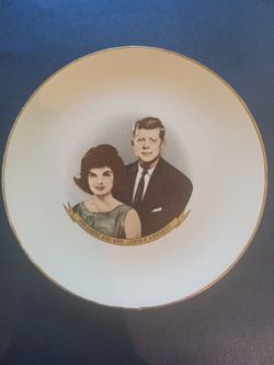PRESIDENT AND MRS. JOHN F. KENNEDY Collectble Plate