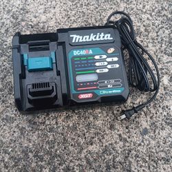 Makita DC40RA 40volt Rapid Charger Almost New Condition. Many Other Tools. For Pick Up Fremont Seattle. No Low Ball Offers Please. No Trades. 