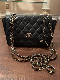 Authentic Chanel Vintage Classic Bag Black Lambskin Leather for Sale in Las  Vegas, NV - OfferUp