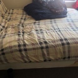 Queen Size Bed With Cover 