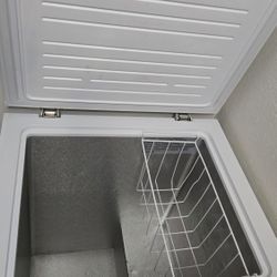 FREEZER 5.1 Cu Ft