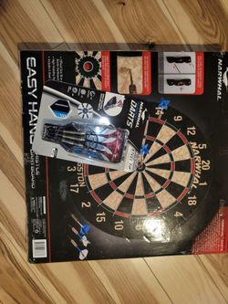 Narwahal  easy hang bristle Dartboard with replacement darts