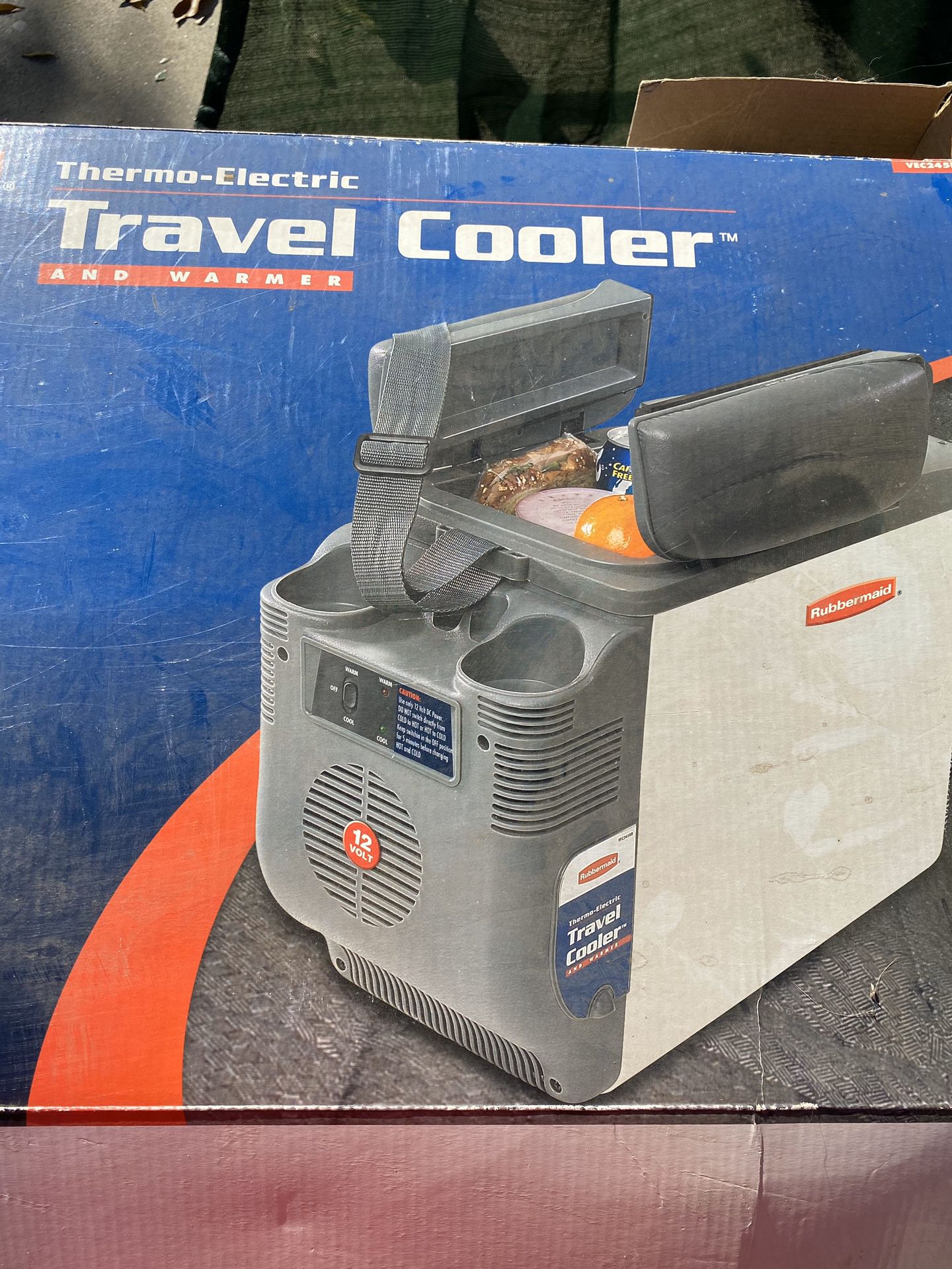 Thermo-Electric Travel Cooler and warmer