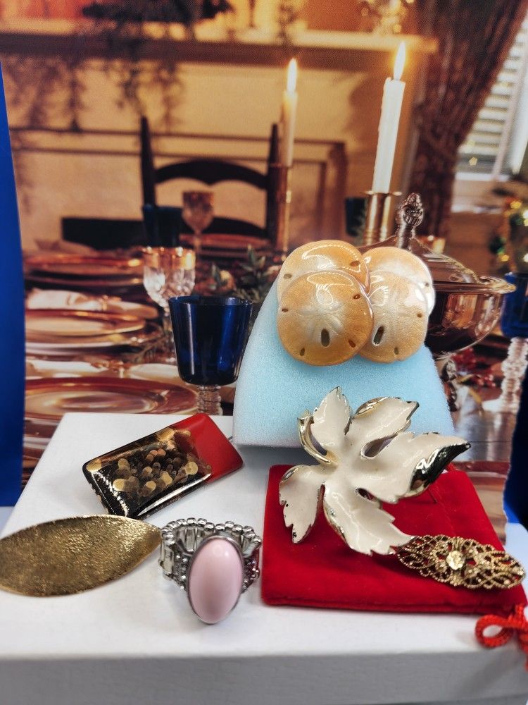 LOT VINTAGE LOVELY JEWELRY, 6 ITEMS
