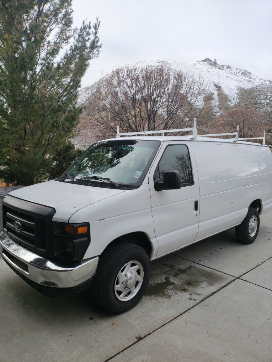 2013 Ford E-350