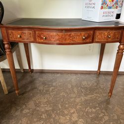 Desk Entry Table MCM