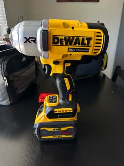 DEWALT BRUSHLESS 3-SPEED IMPACT 1/2(13mm)