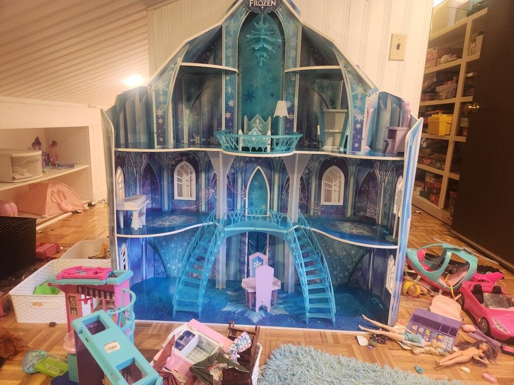 Frozen Doll House