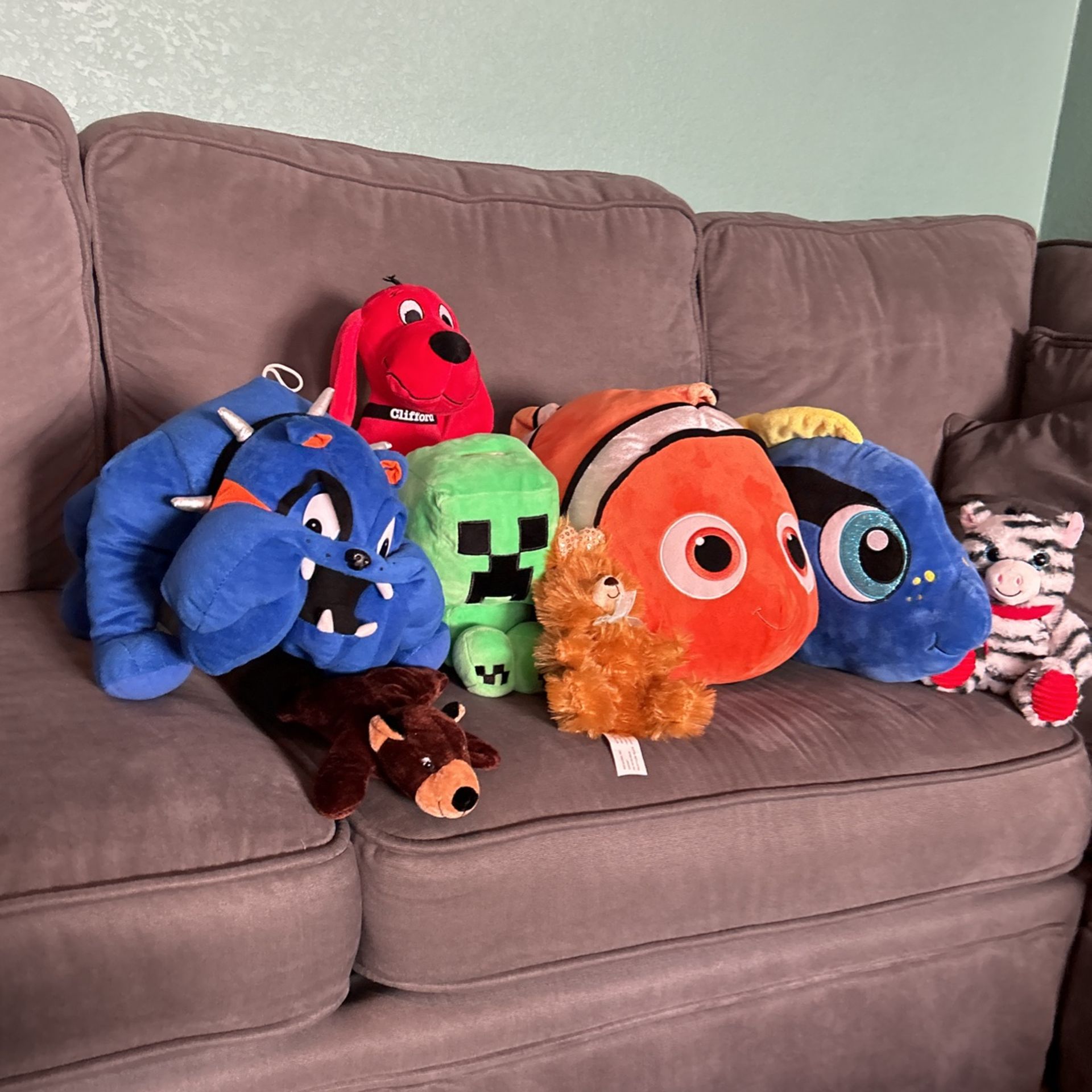 Dori ,nemo ,Clifford ,creeperAnd More Plushies For Sale 