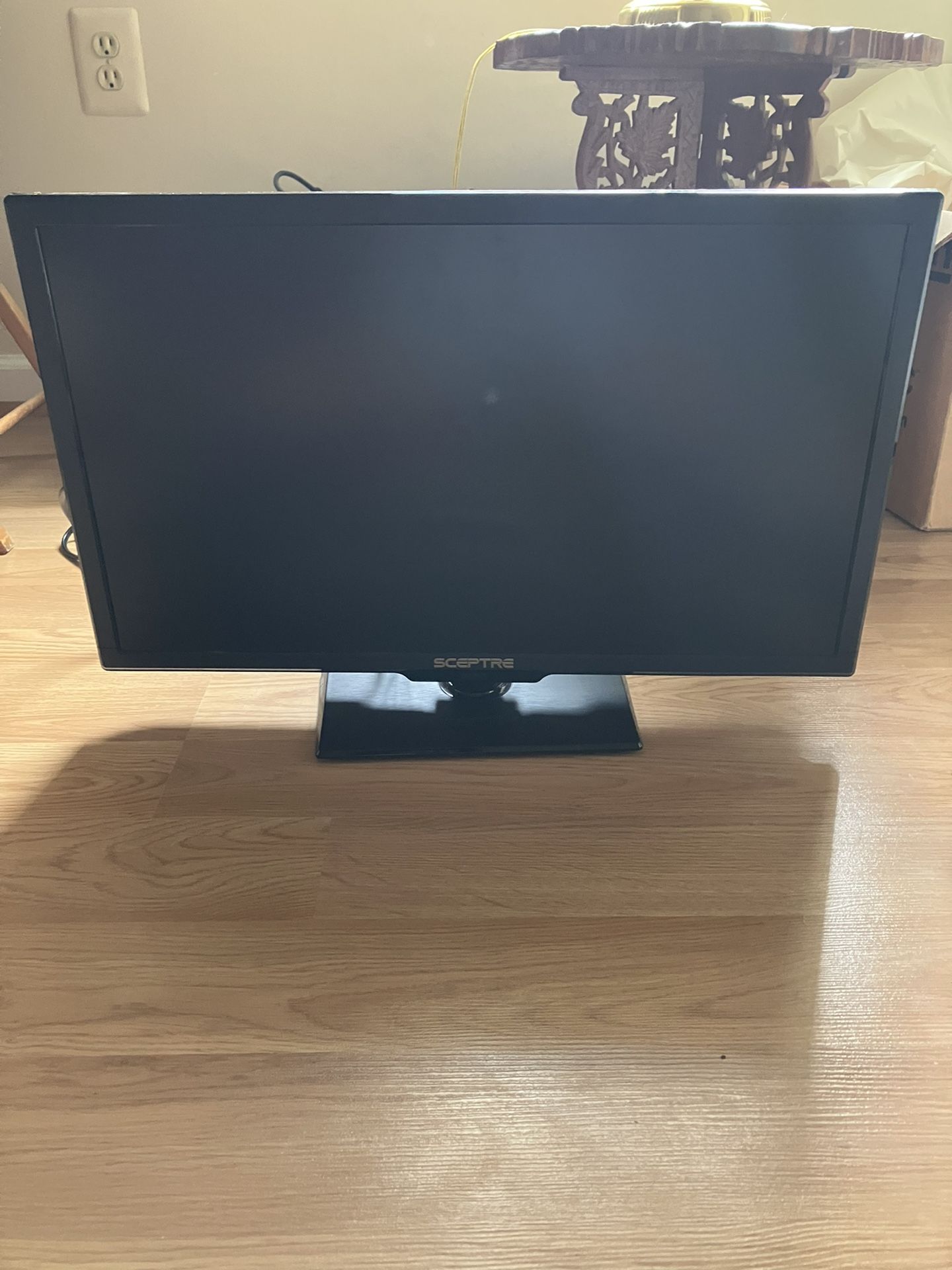 SCEPTRE 24” TV