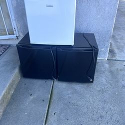 Mini Fridge $20