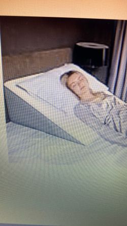 Bed Wedge Pillow