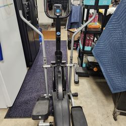 PRO GEAR ELIPTICAL  WITH BLACK RUBBER FLOOR MAT