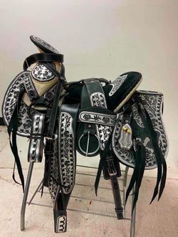 Montura charra súper bordada