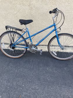 Schwinn Mirada City Bike, Women’s, 15 Speeds, Duel Hand Brakes and a “Rhode  Gear” Back Rack