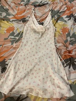 H&M flower dress, hugs the body amazing, open frm the back size s