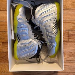 Nike Little Posite One Sz. 6y (Foamposite) Silver Volt