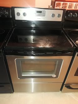 Whirlpool electric stove New scratch and dent