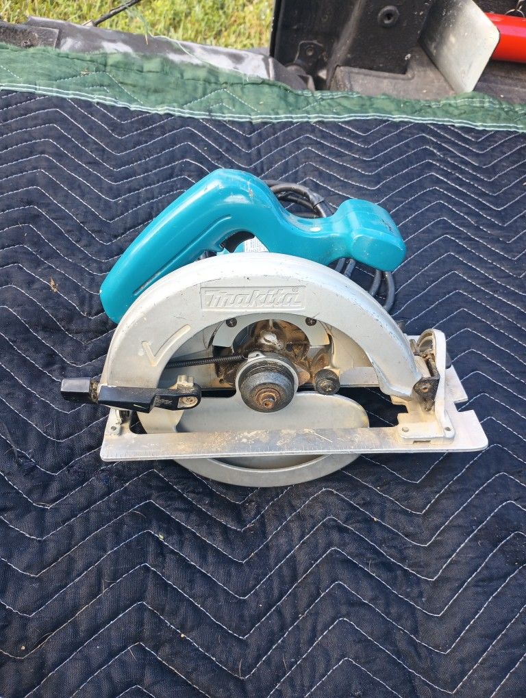 Makita 5740nb Circular Saw