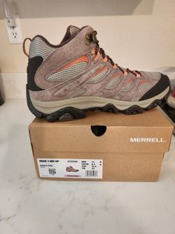 New Merrell Pair Hiking Boots (Open Box Women) READ IN FULL!!