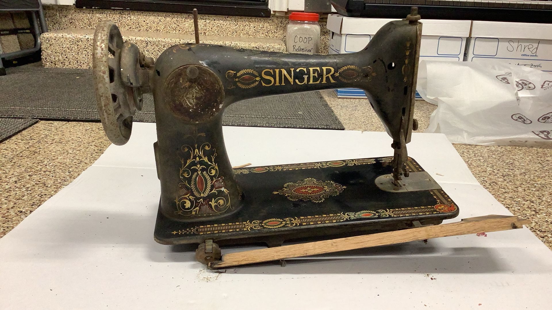 Antique 1900’s Singer Sewing Machine