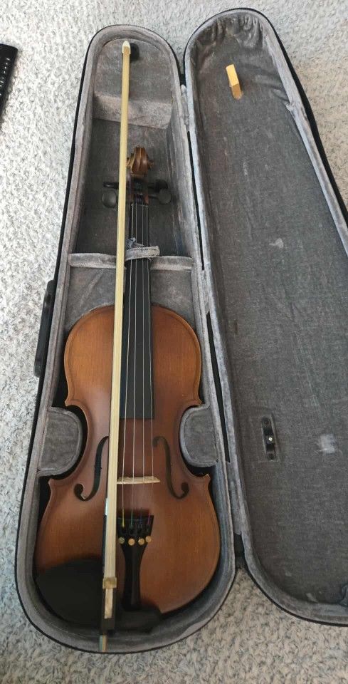 VIOLIN 4/4 $69 OBO