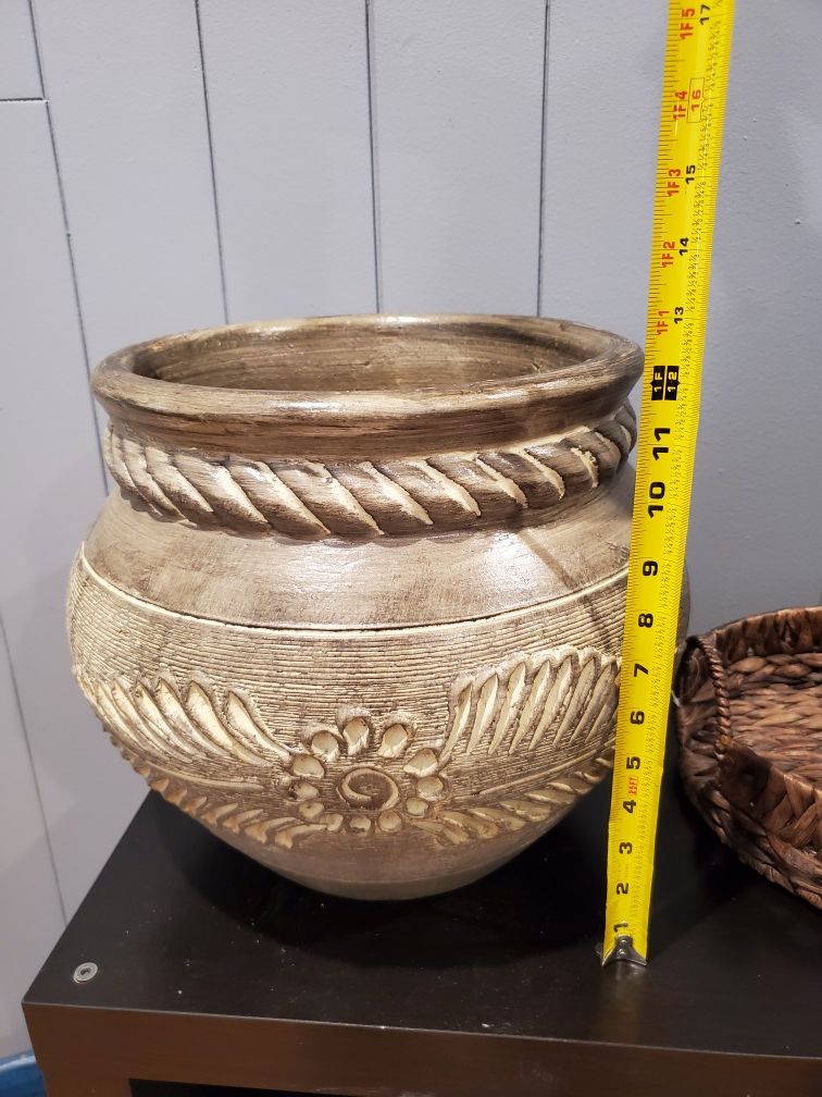 Pottery pots
