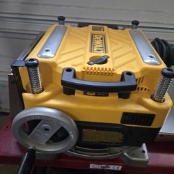 New DEWALT 13inch Heavy-Duty  Planer
